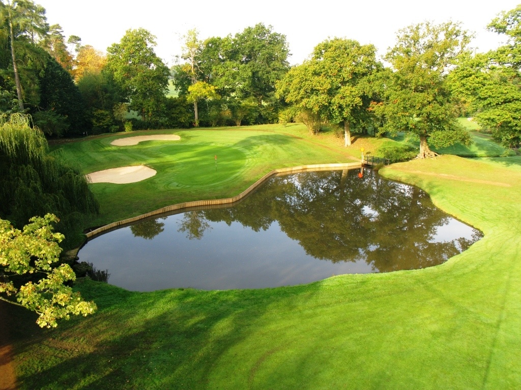 Hever Castle Golf 1.JPG